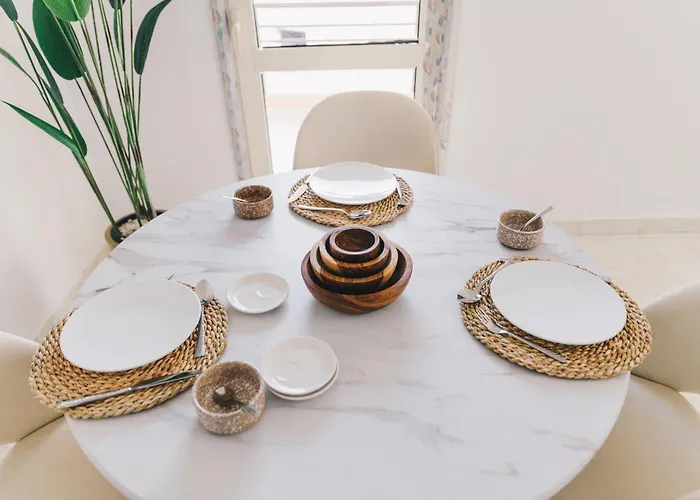 Seven Six By Elegant Hospitality - Steps To 5A Mall